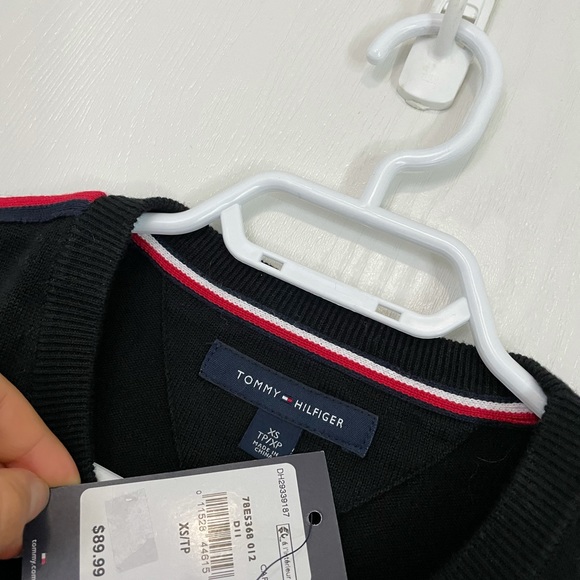 BRAND NEW Tommy hilfiger crewneck sweater - Picture 2 of 3